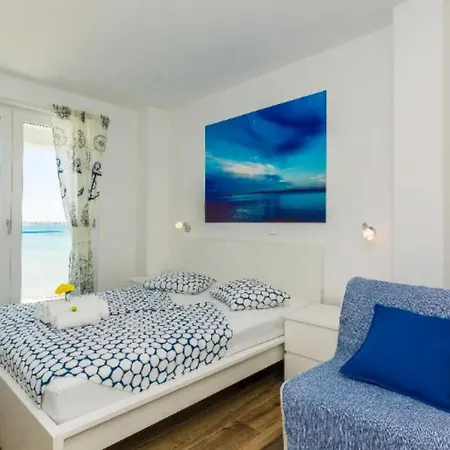 Vakantiehuis Lovely In *